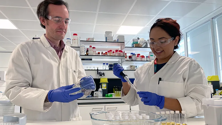 Dr Alex Brogan and Susana conducting research in the lab